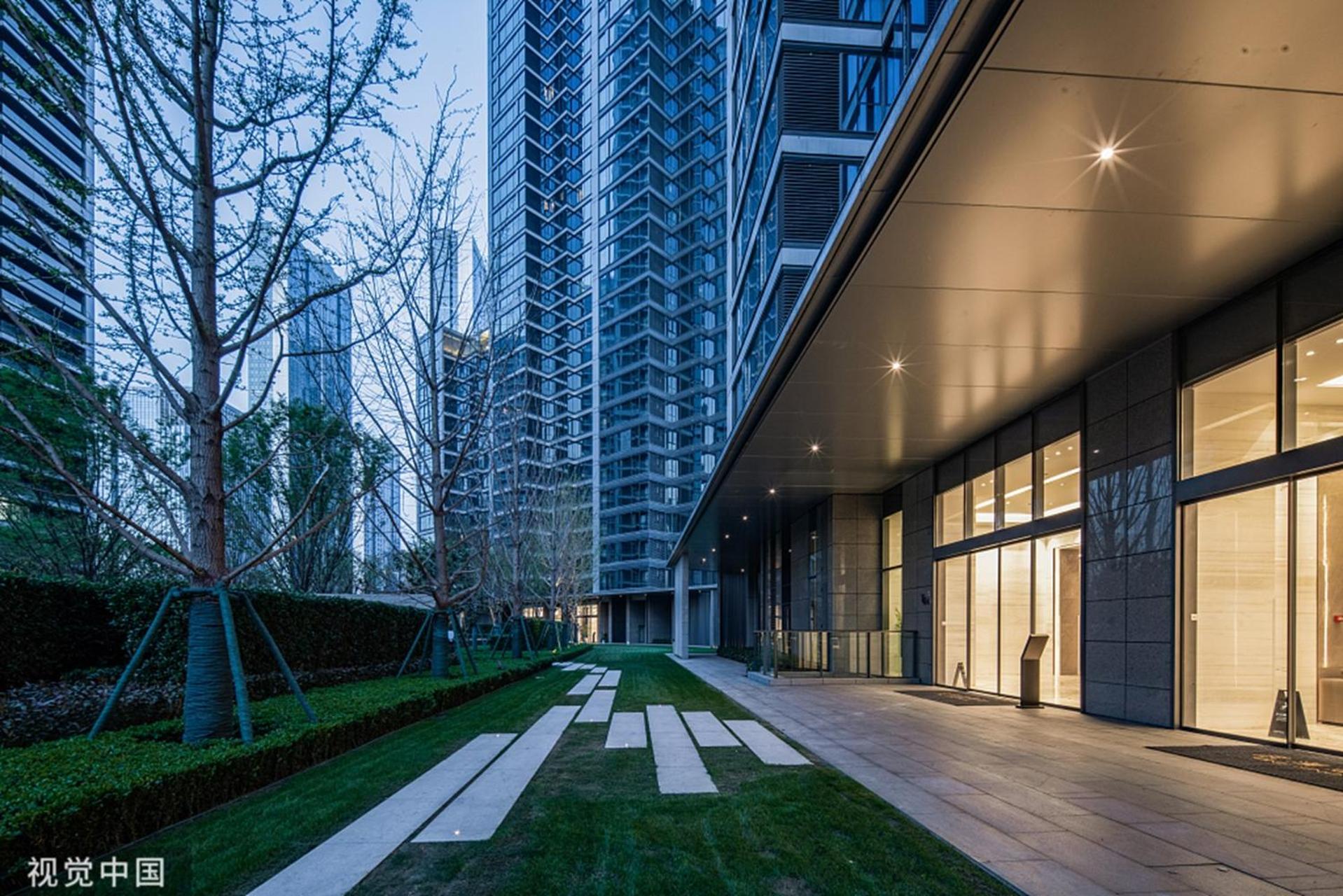 Eastern Hub - Jing'an Temple Branch Nanjing West Road Yijing Yuan Henglong Square 500 Meters